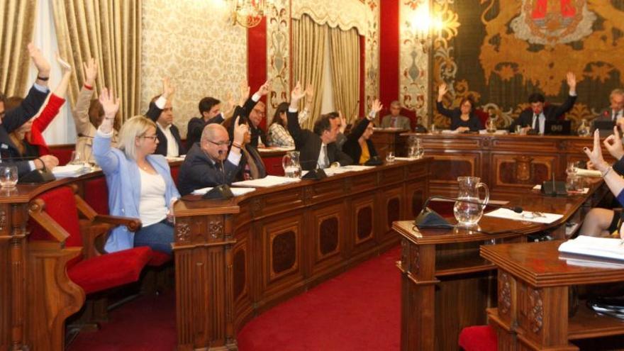 El Ayuntamiento aprueba una declaración institucional con compromisos de inversión por más de 50 millones de euros