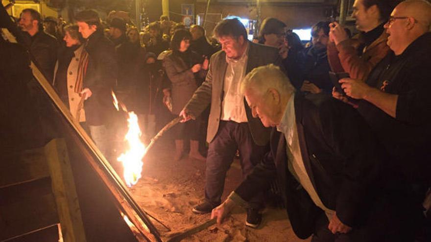 Antoni Torrens en el encendido del &#039;fogueró&#039;.