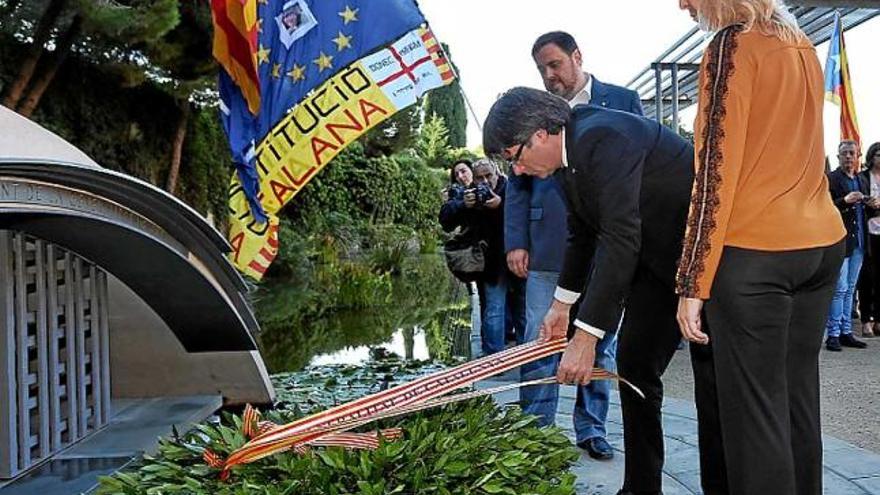 Ofrena a la tomba de Companys, amb Puigdemont, Junqueras i Munté