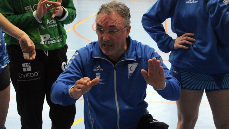 Manolo Díaz, entrenador del Oviedo Femenino