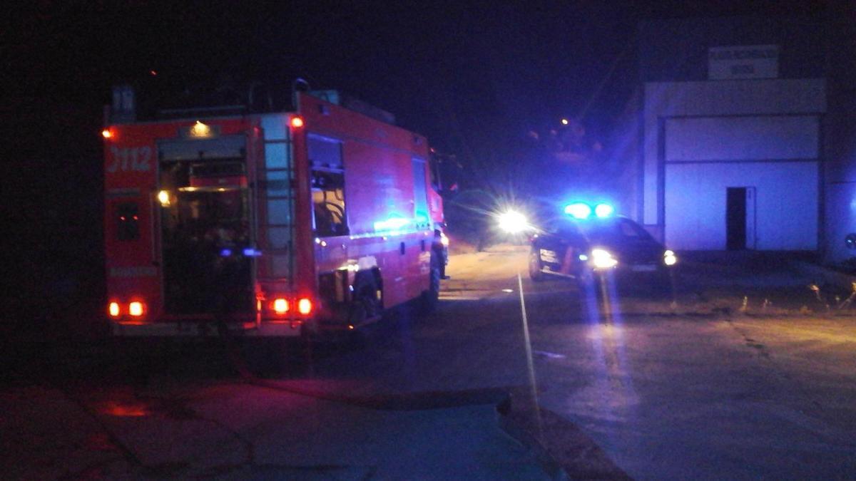 Los bomberos sofocaron el fuego antes de que afectara a toda la fábrica