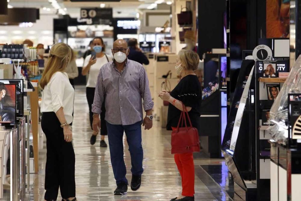 Lunes, 1 de junio | Abren en Málaga los centros comerciales