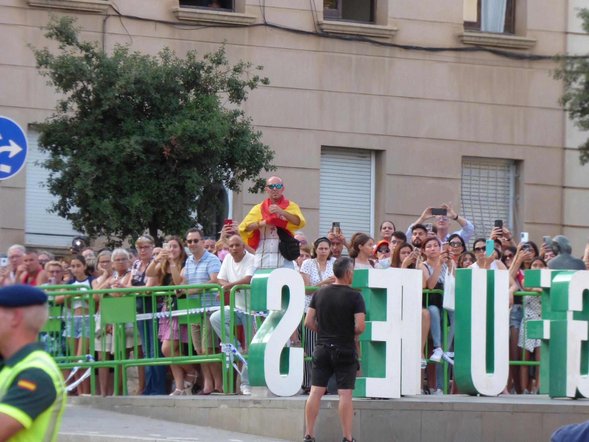 La princesa Elionor i la infanta Sofia rebudes a Figueres amb manifestants favorables i contraris