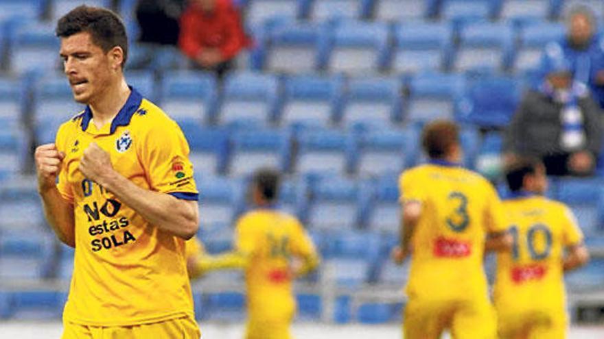 Agus celebra un gol durante un partido en su etapa con el Alcorcón, en la temporada 2011/12 .