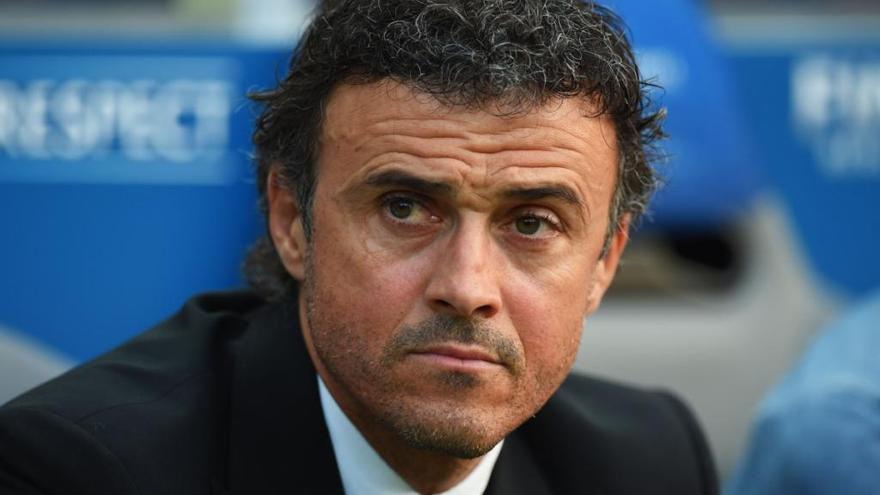 Luis Enrique, en el banquillo. // FdV