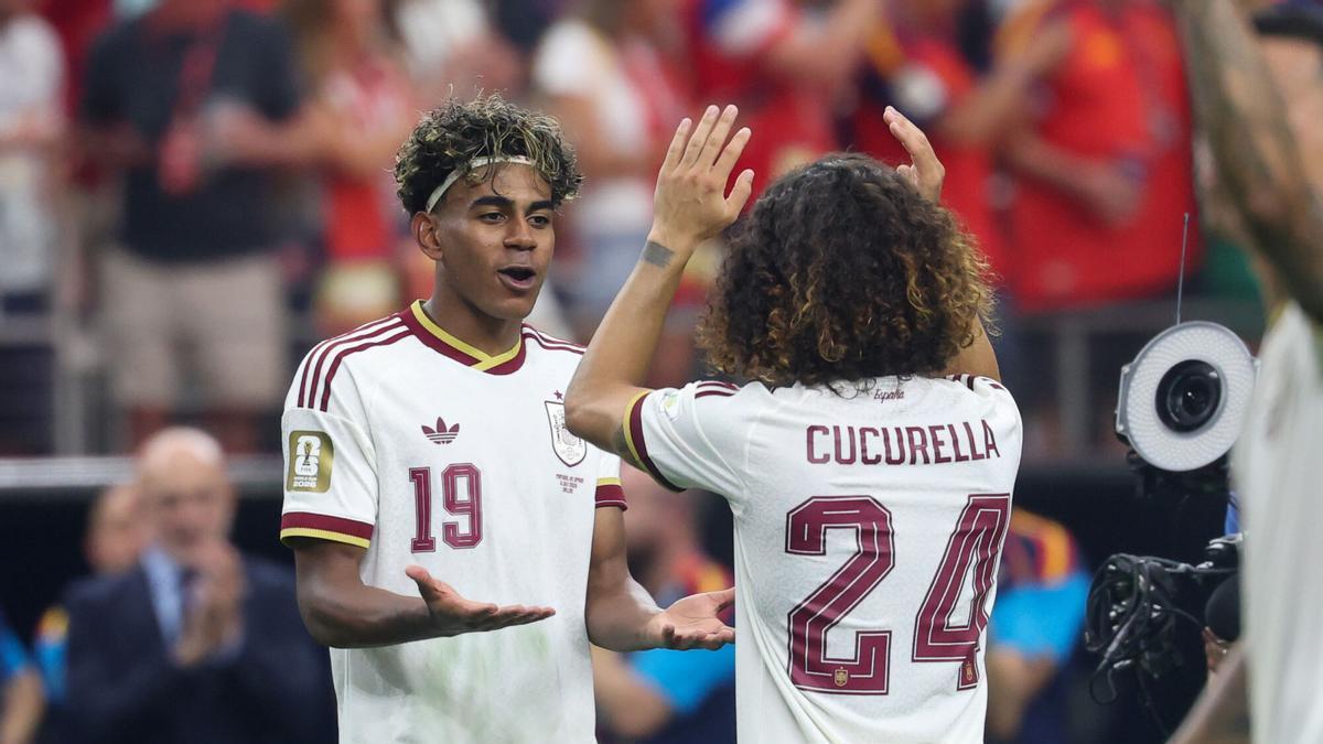 La selección española celebró los cumpleaños de Víctor Muñoz y Lamine Yamal