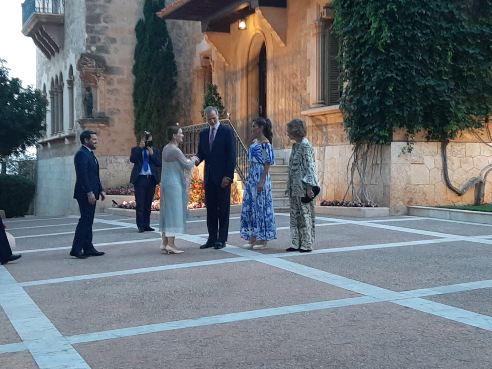 Los Reyes abren un verano más el Palacio de Marivent para recibir a la sociedad balear