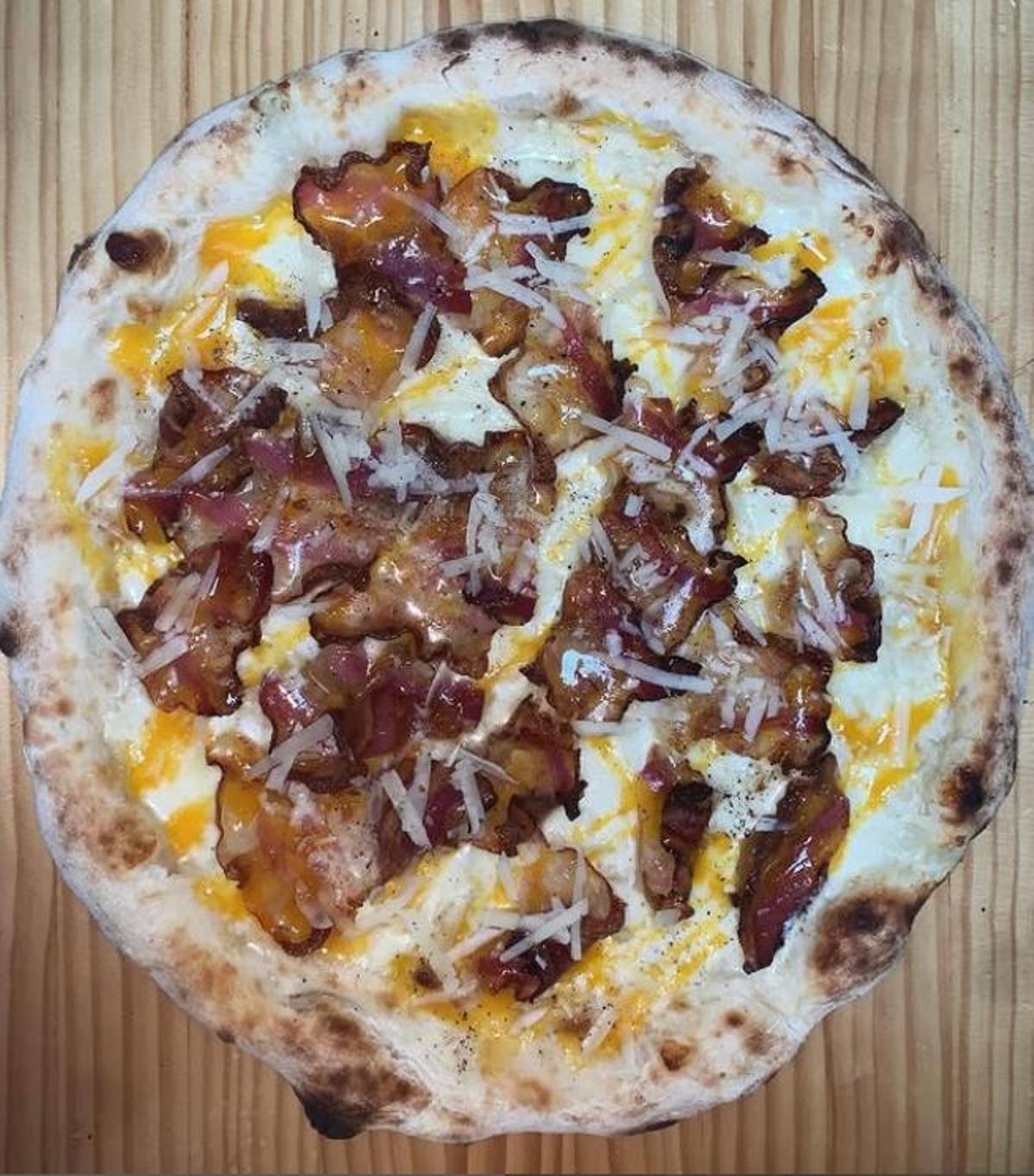 Pizza carbonara de Massamore.