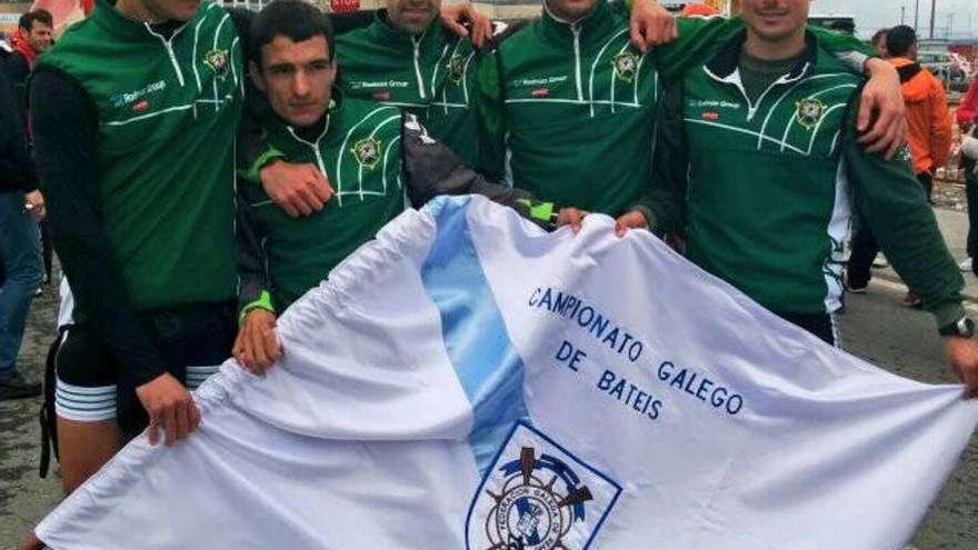 La tripulación de categoría masculina absoluta que ganó el Campeonato de Galicia. // Fb. Samertolaméu