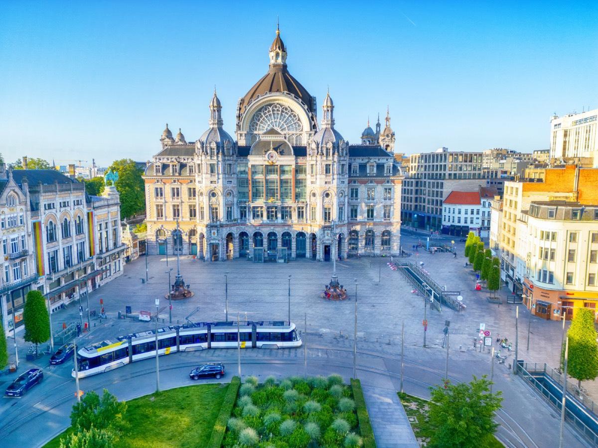 La fascinante historia y los preciosos detalles de la estación de tren más bonita de Europa