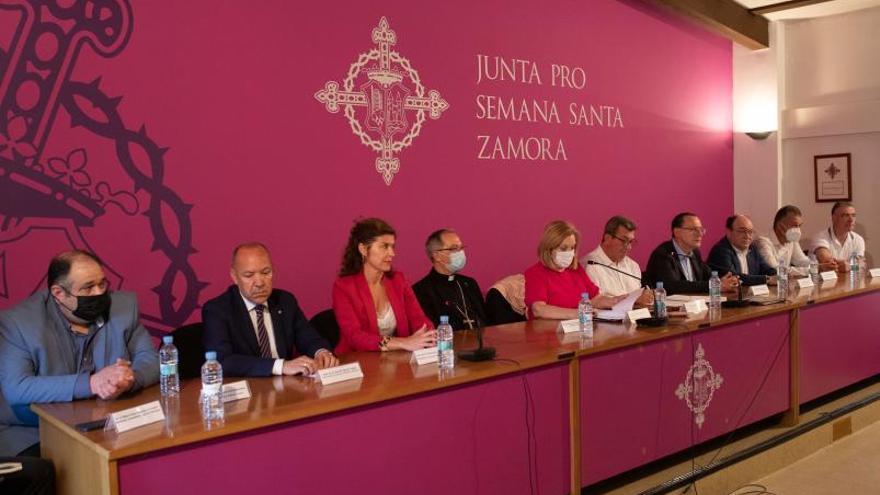 García Prieto habla durante la asamblea general. |