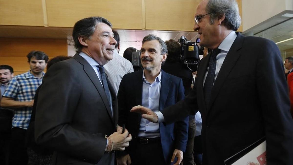 Ignacio González (PP), Ángel Gabilondo PSOE) y José Manuel López  (Podemos), en la Asamblea de Madrid, en 2015.