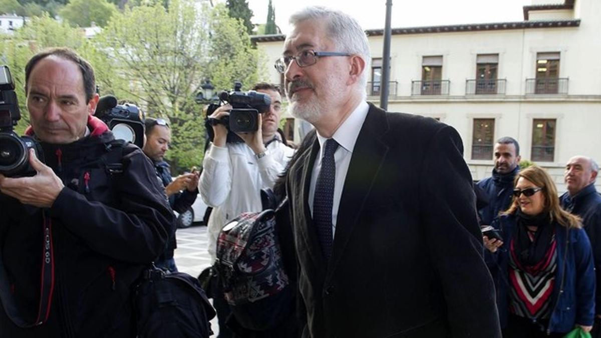 El exconsejero andaluz Antonio Ávila, este martes, 7 de abril, a su llegada al Tribunal Superior de Justicia de Andalucía para declarar por el caso de los ERE.