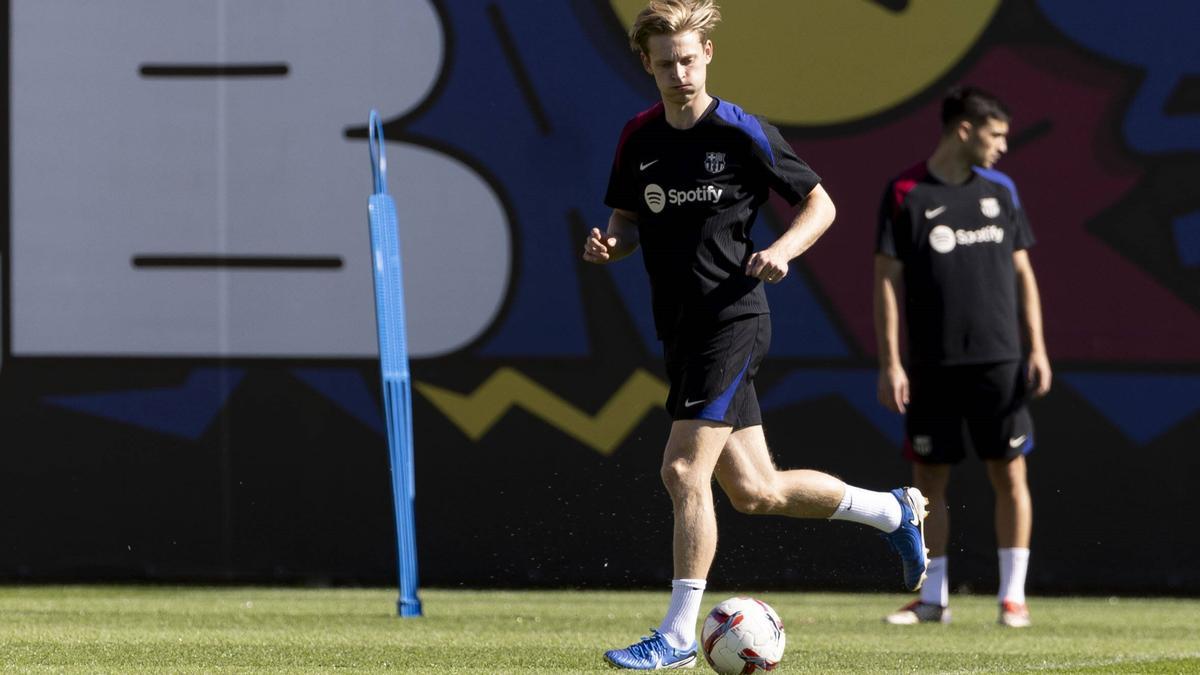 Frenkie de Jong, incorporado ya al grupo, en la sesión de este viernes.