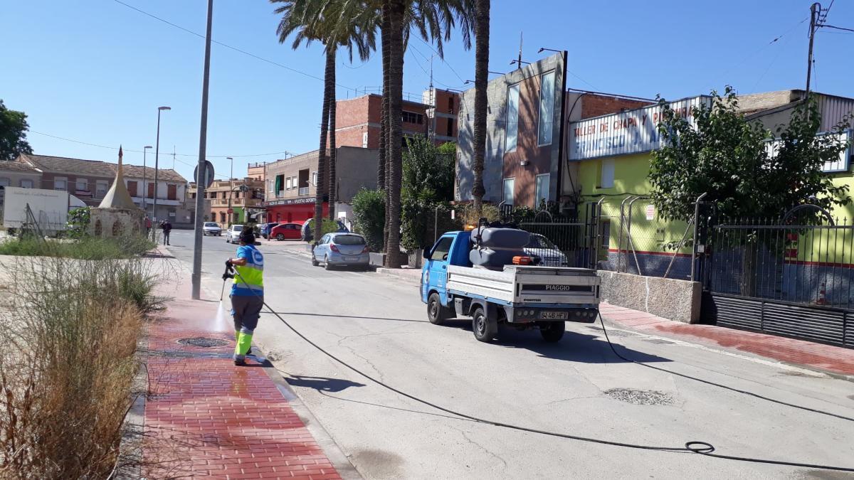 Desinfectan el entorno del salón de eventos en el que un contagiado celebró su boda