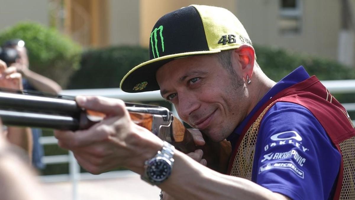 Valentino Rossi prueba hoy fortuna en el campo de tiro olímpico de Doha (Catar).