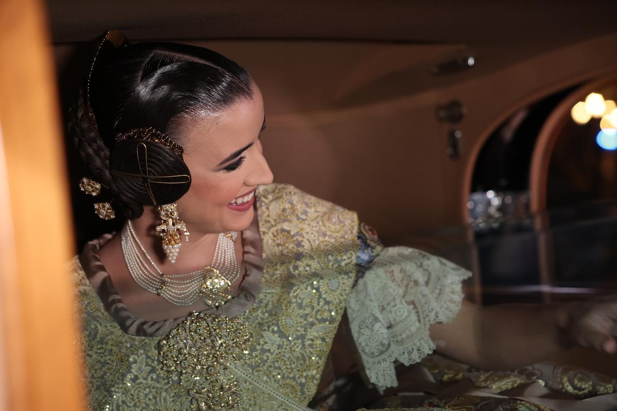 Carmen, en el interior de su Rolls Royce