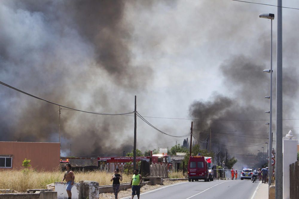 Incendio junto al cementerio de Castelló