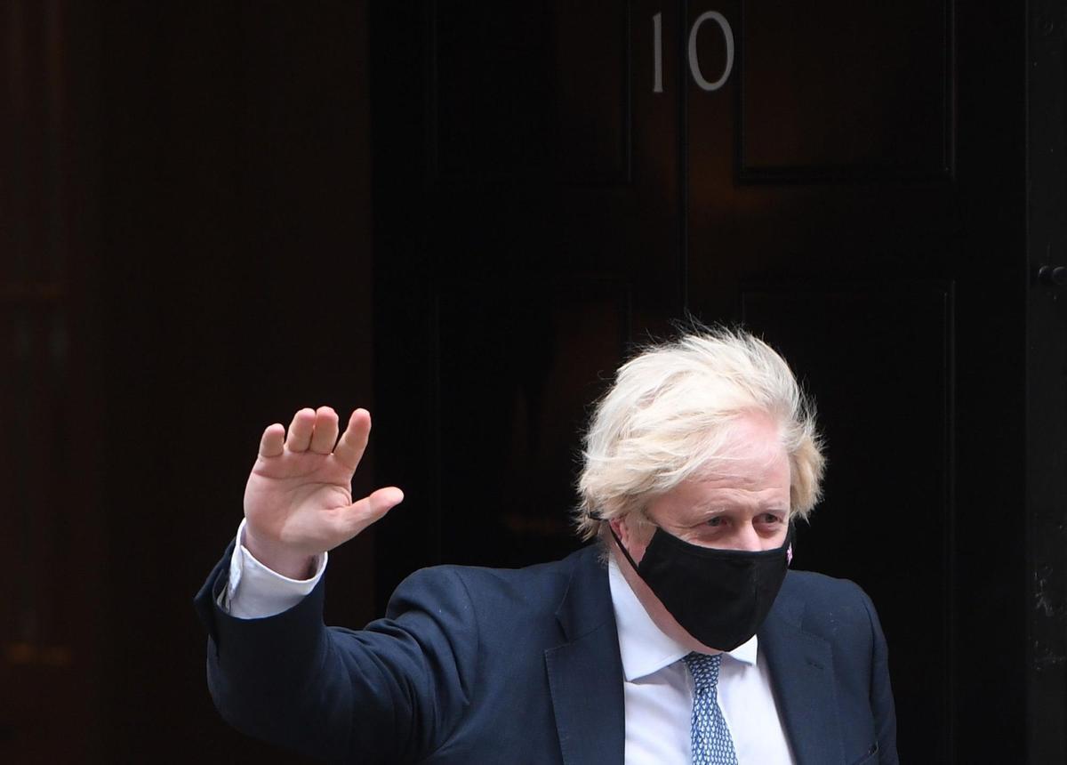 Boris Johnson prohibirà l’alcohol a les oficines del Govern