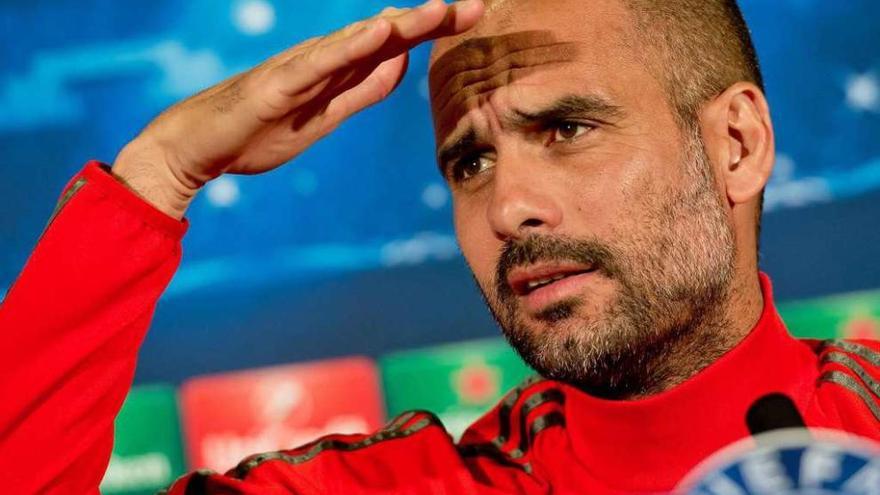 Guardiola, durante una rueda de prensa como entrenador del Bayern. // Efe