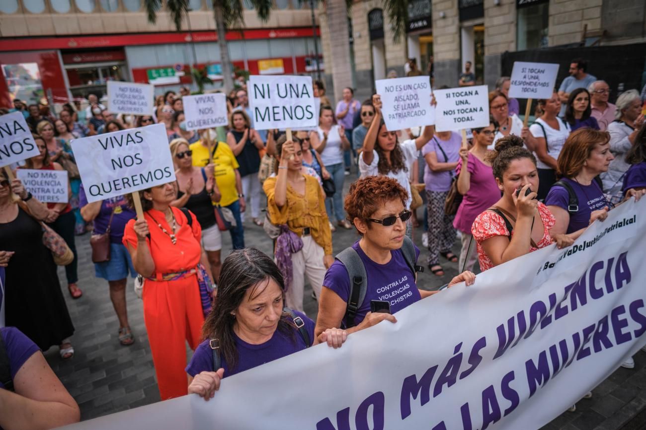 Concentración contra el último asesinato machista en Santa Cruz de Tenerife