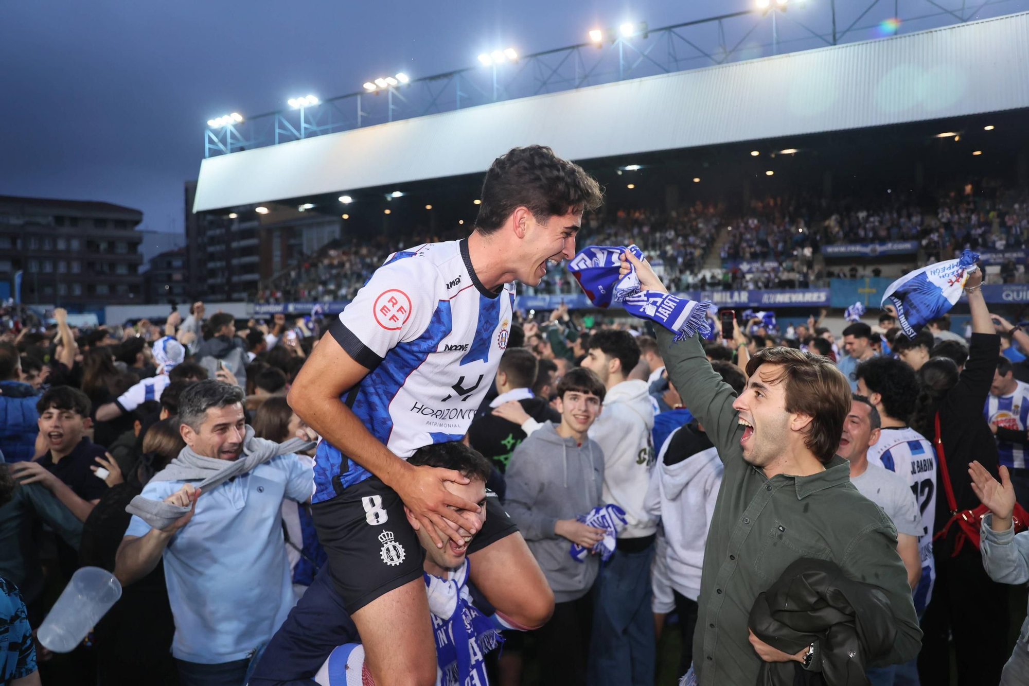 EN IMÁGENES: La final por el ascenso entre Avilés y Rayo Majadahonda vivida en el Suárez Puerta