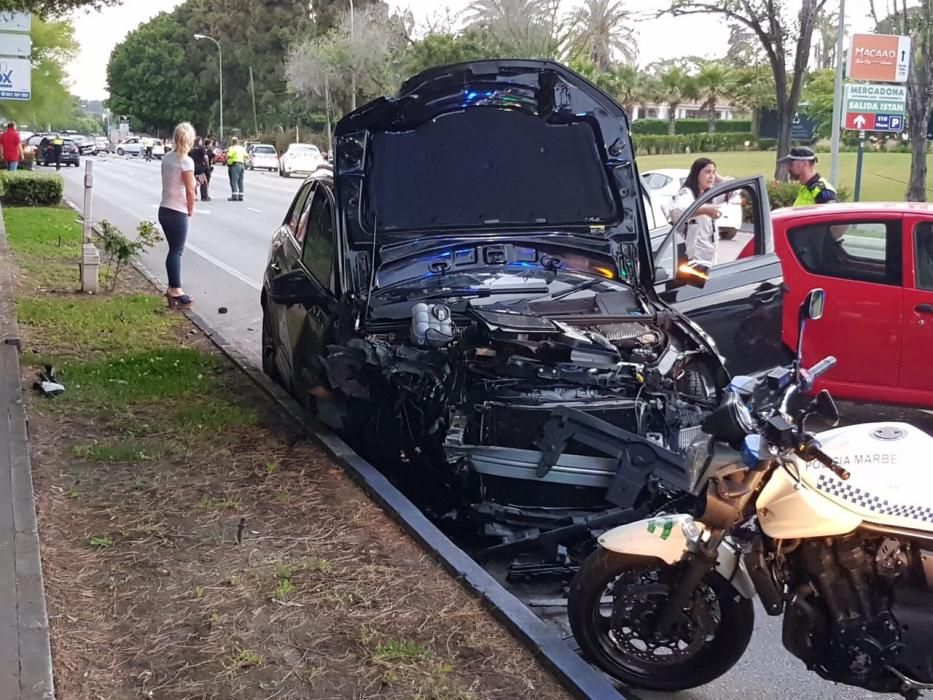 Caos en la A-7 en Marbella durante la huída de un conductor borrachó, que provó un accidente.