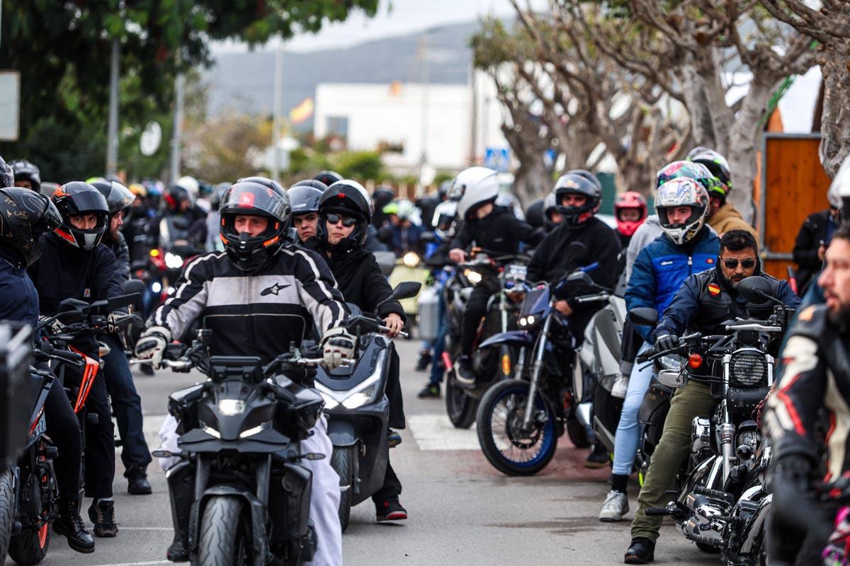 El cortejo fúnebre del Pitiús Team Motoclub al joven motorista fallecido en Ibiza