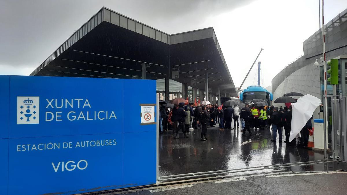 La huelga de transportes paraliza numerosas líneas en Galicia