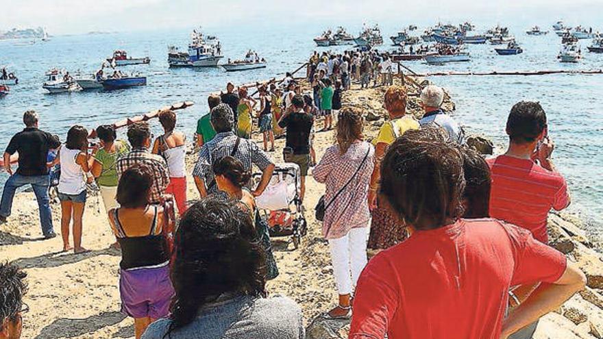 Una protesta contra la obra del puerto deportivo.  // Gonzalo N.