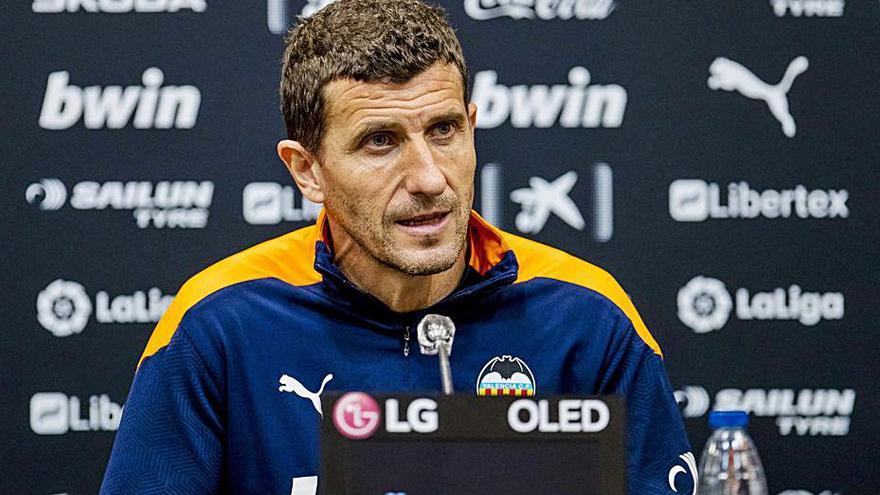 Javi Gracia, ayer en la sala de prensa de Paterna.  | L. DE LA PEÑA/VCF