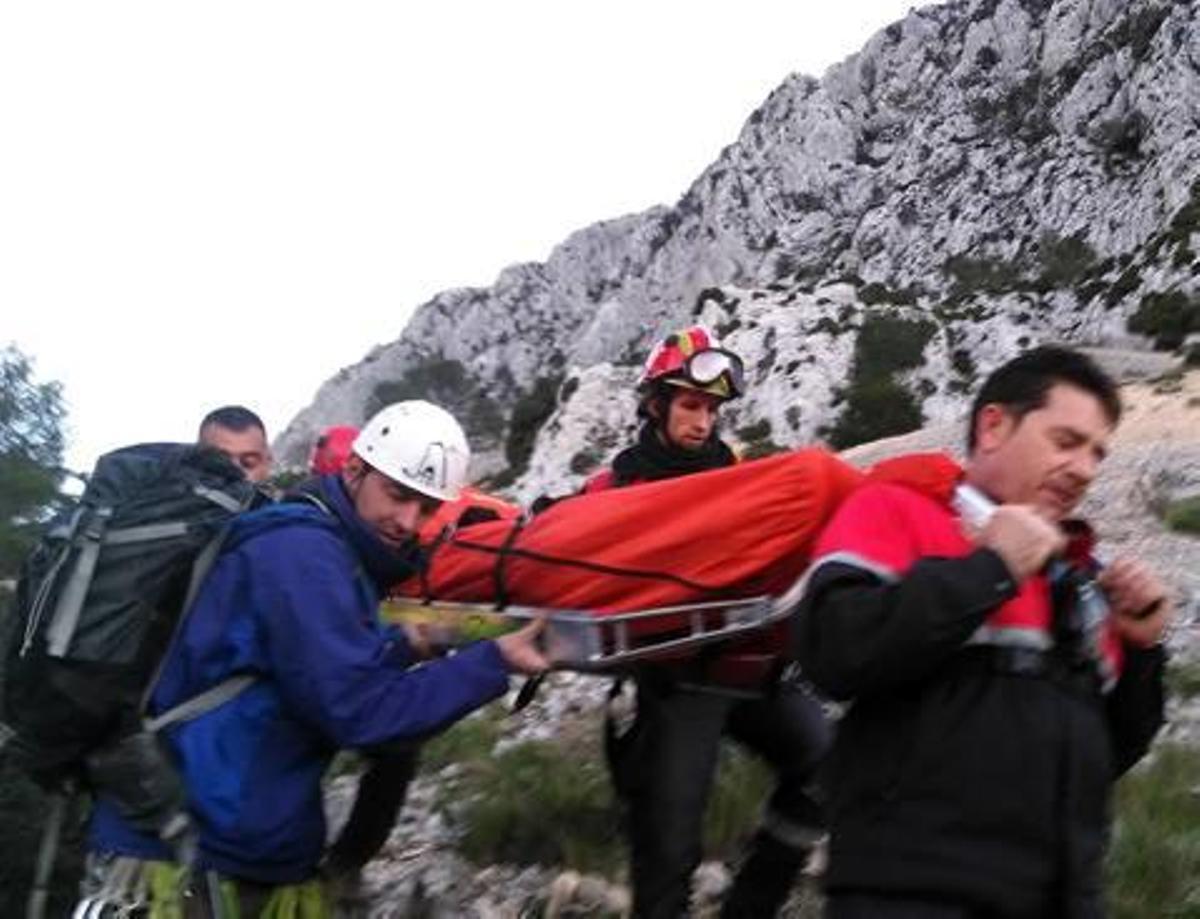 Rescatan a un escalador que cayó de 30 metros en la Serra de Bèrnia