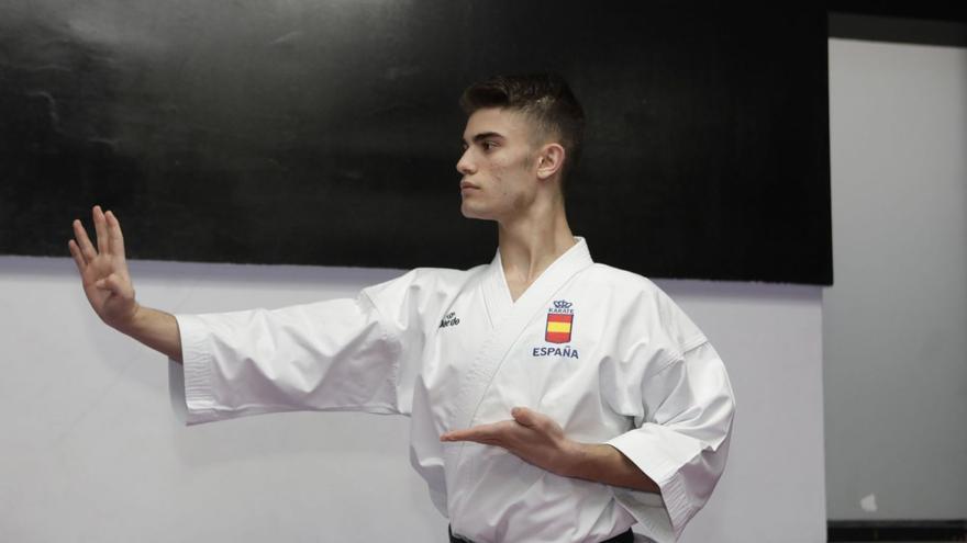 Dos grandes promesas del deporte y el karate asturiano: Alejandro Catalán e Idaira López, oro y bronce en los campeonatos de España