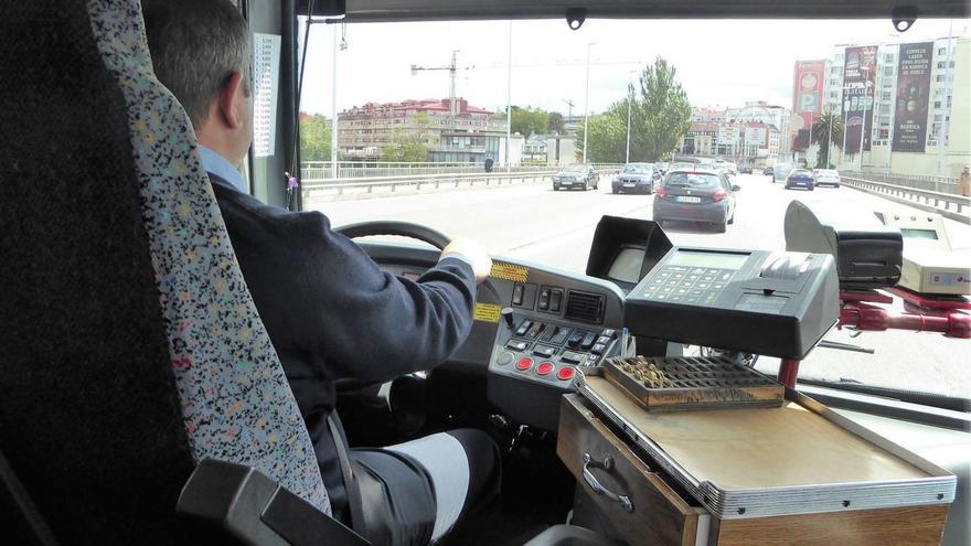 El bus 1A a Santa Cristina, de nuevo en el aire: la Xunta exige a Oleiros lo adeudado y un aval