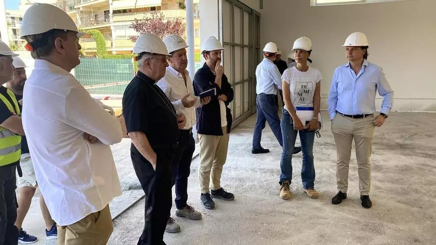 El obispo de Mallorca visita la nueva iglesia parroquial del barrio de Son Dameto: "Esperamos inaugurarla con toda la solemnidad"