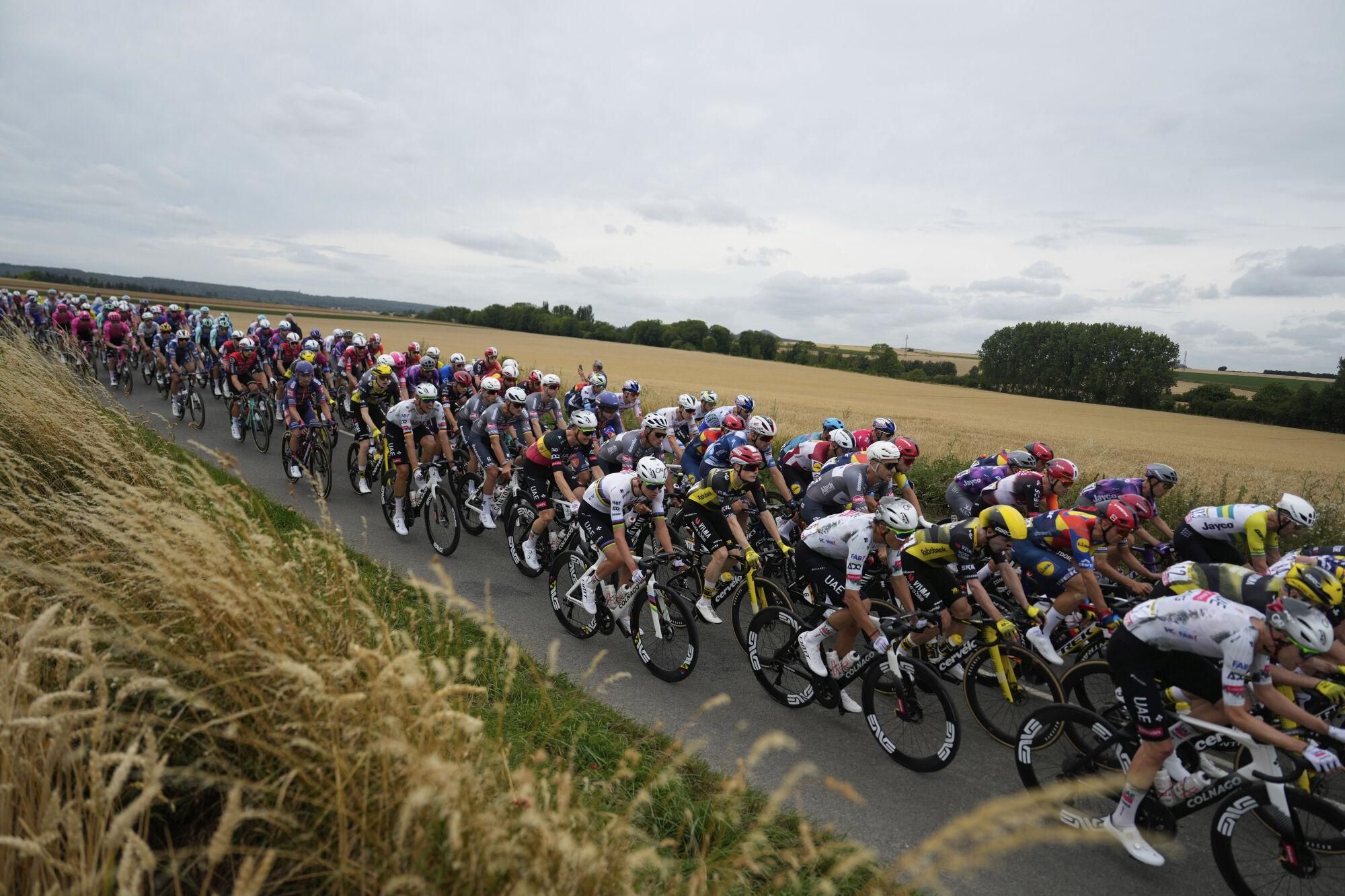 The pack rides during the first stage of the Tour de France cycling race over 184.9 kilometers (114.9 miles) with start and finish in Lille, France, Saturday, July 5, 2025. (AP Photo/Mosa'ab Elshamy). EDITORIAL USE ONLY/ONLY ITALY AND SPAIN