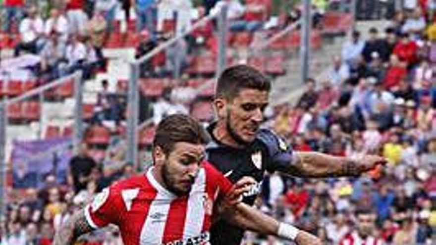 Portu, en una acció del Girona-Sevilla, duu tres temporades al club i és un dels que poden ser traspassats.