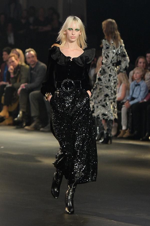 Saint Laurent Otoño-Invierno 2016/2017: la combinación de glitter y negro.
