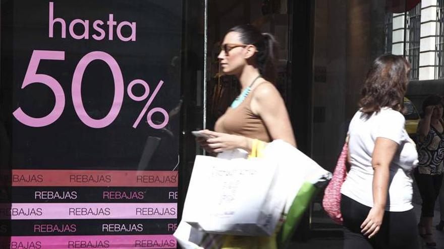 La normativa permite que algunas tiendas adelanten las rebajas