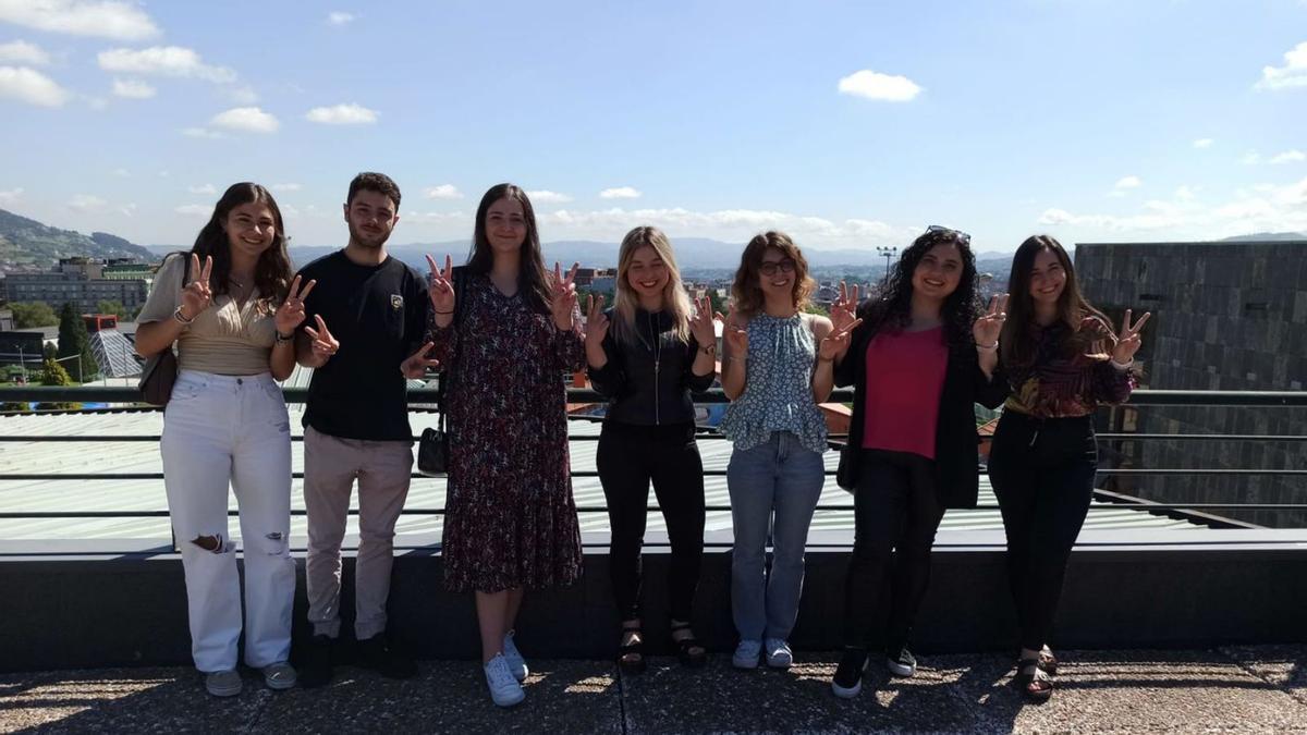 Los estudiantes Blanca Suárez, Emilio Rosal, Aleida González, Raquel Álvarez, María López, Tania Velicias y Tania Fernández. | M. G. S. 