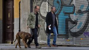 Javier Cámara y Ricardo Darín, con el perro Truman, en una escena de la película.