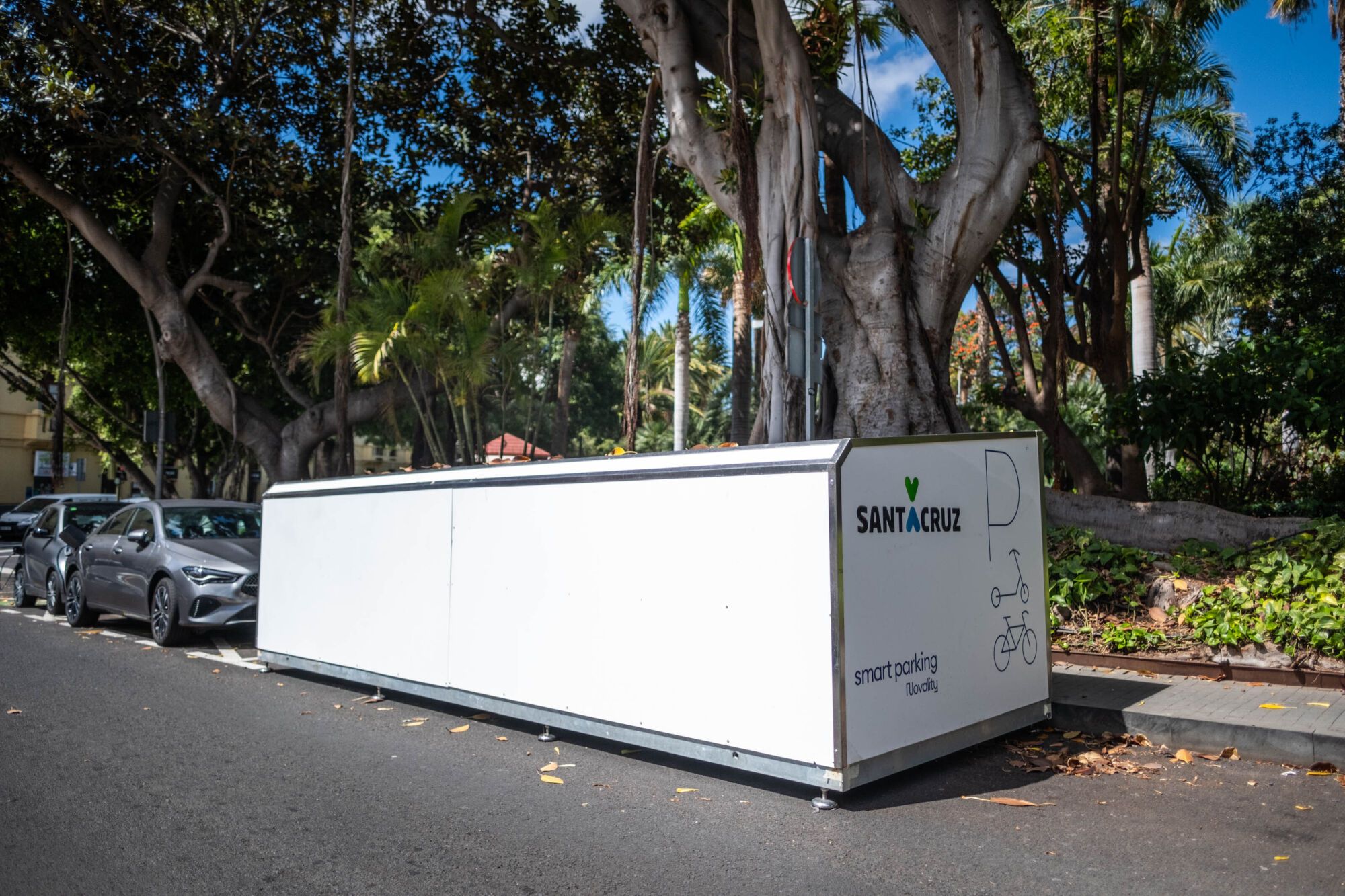 Nuevos aparcamientos para bicis y patinetes en Santa Cruz