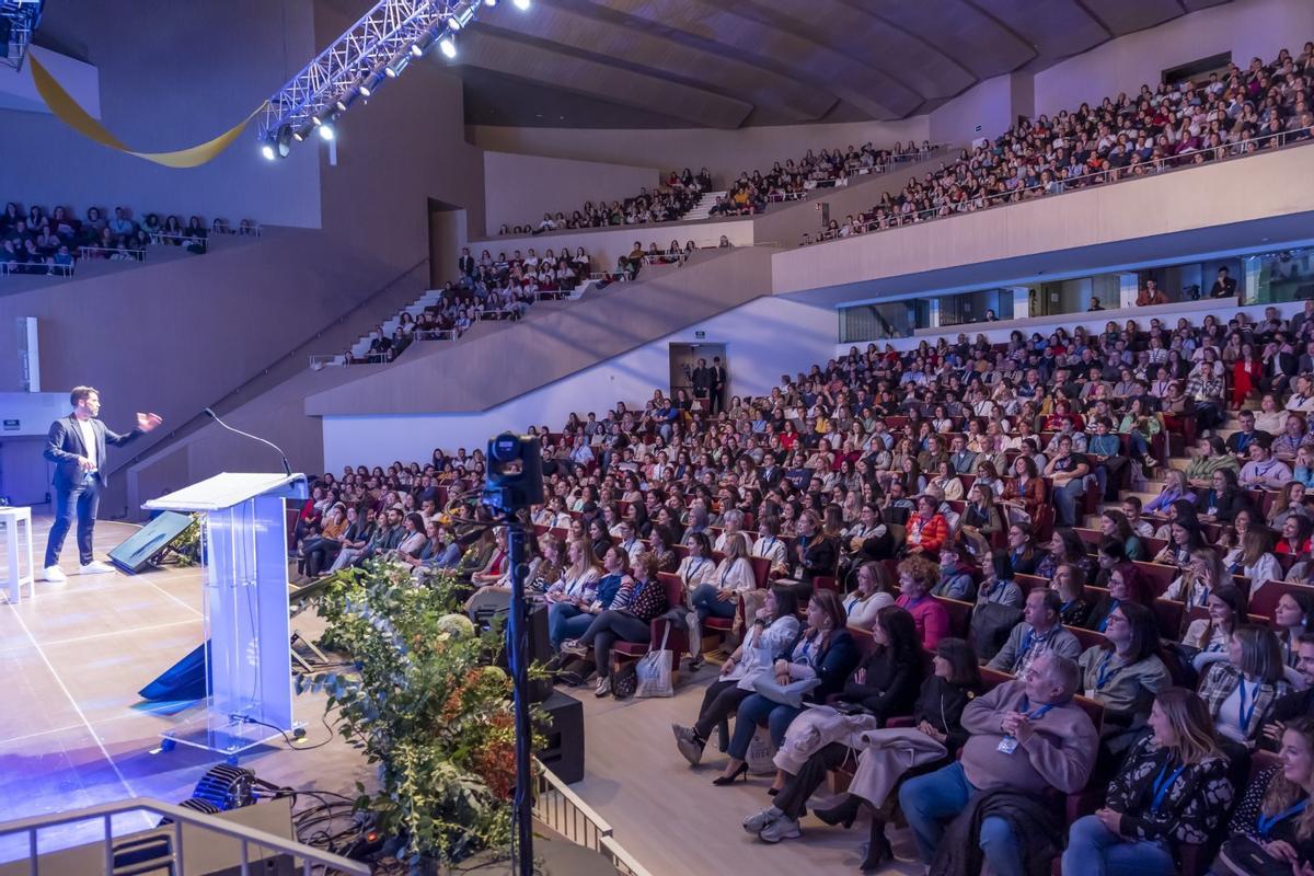 Aquí las mejores imágenes del 3º Congreso "Reinventar la Educación" en Torrevieja