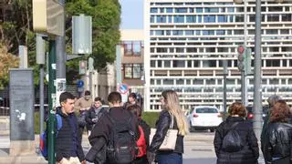 Estos son los espacios al aire libre dónde no se podrá fumar en la Universitat de València