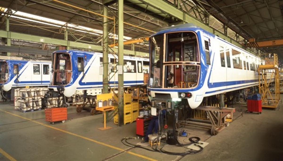 Fabricación de coches de la serie 2000 en los talleres de CAF de Zaragoza