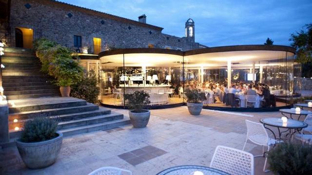 Imatge nocturna del restaurant Drac