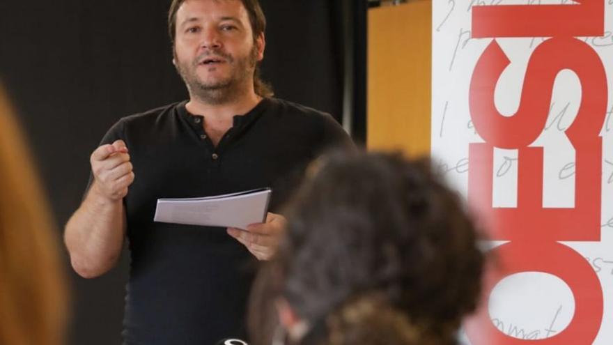 Carles Rebassa: «Un premio literario es como ganar  una oposición»
