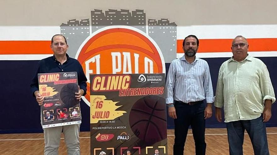 Ricardo Bandres, delegado provincial y vicepresidente de la federación andaluza de la baloncesto; Jesús Francisco García Santos, Jefatura del distrito 2 este; Pedro García, presidente CB El Palo durante la presentación del cartel