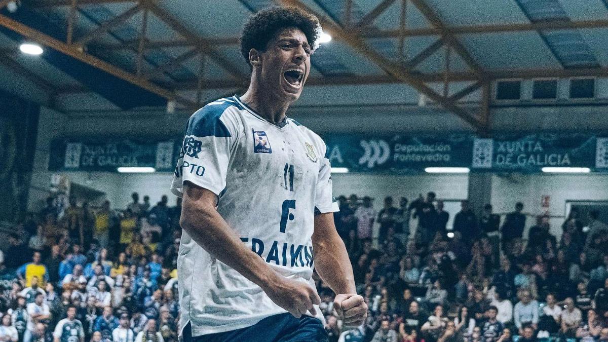 Marcos Fis está maravillando en su debut en la Liga ASOBAL