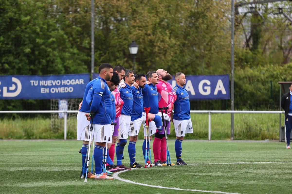 EN IMÁGENES: Así se juega al fútbol con una pierna menos y dos muletas EN IMÁGENES: Así se juega al fútbol con una pierna menos y dos muletas